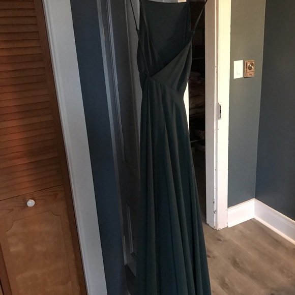 Forest green backless cross strap gown - Picture 3 of 4